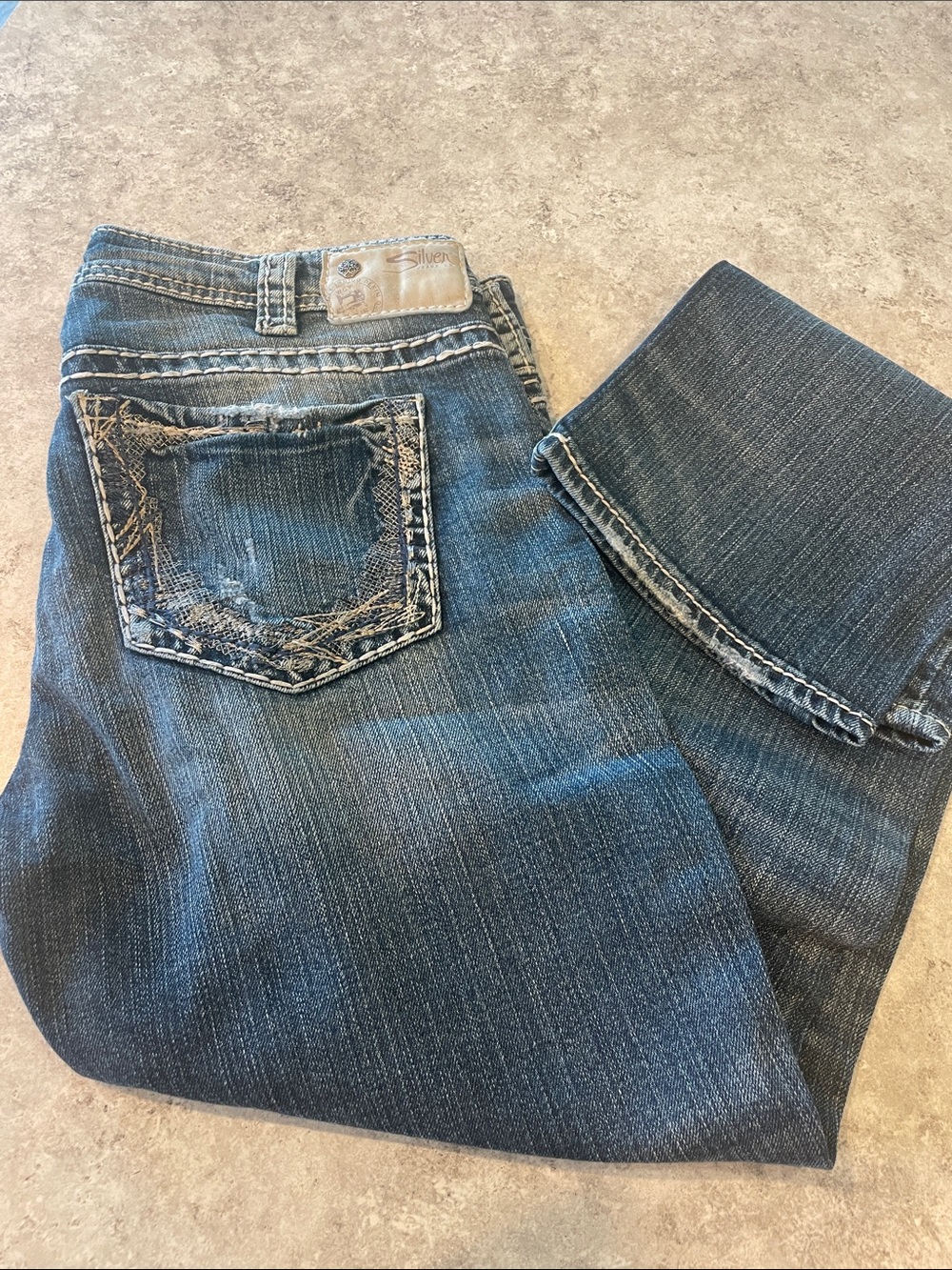 Silver Jeans Women's Medium Blue Bootcut Jeans with Embroidered Pocket w30l30